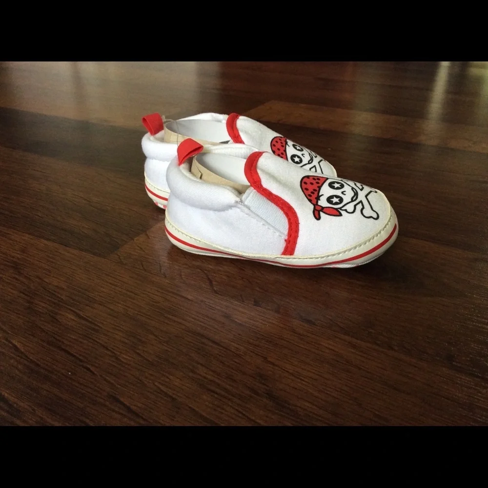 Baby infant boys girl soft booties crib shoes pirates skulls white red 0-3 month